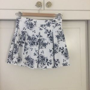 Forever 21 Floral Mini Skirt Size Small